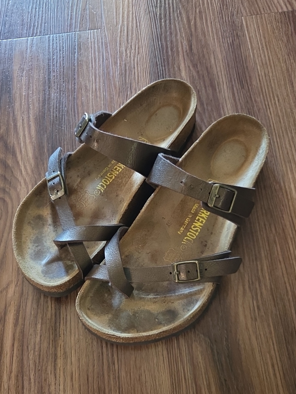 Birkenstock Dark Metallic Brown Size 39 Leather Strappy Buckle Sandals